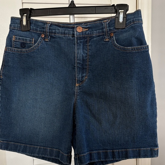 Blue Jean shorts by Gloria Vanderbilt - Picture 1 of 3